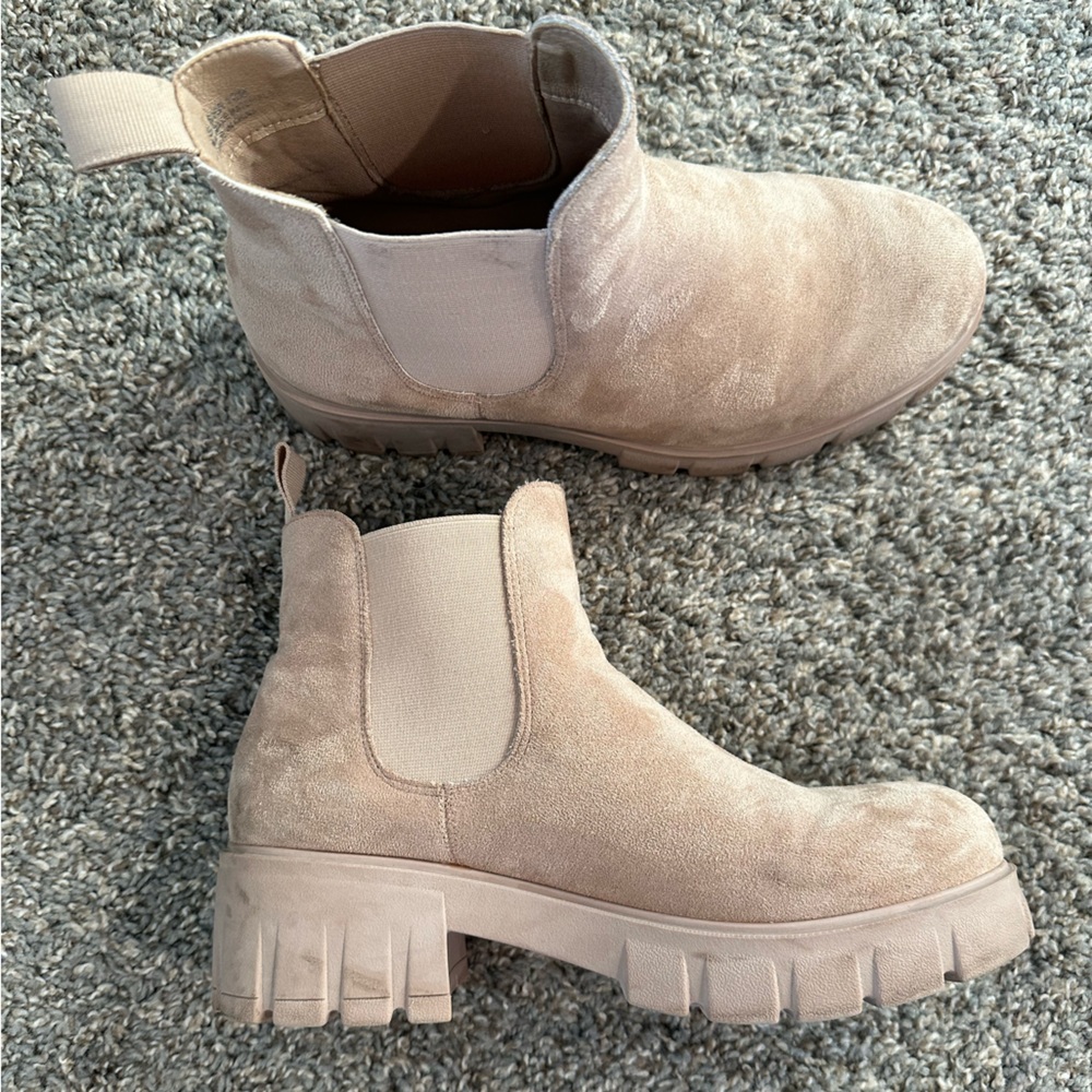 BOOTS